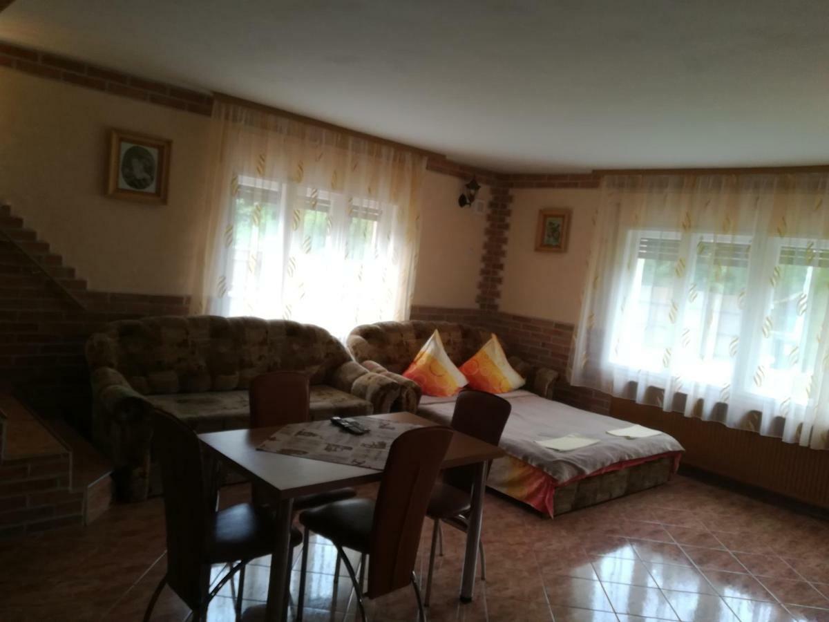 Pensiunea Colt Alb Baile Homorod Exterior photo