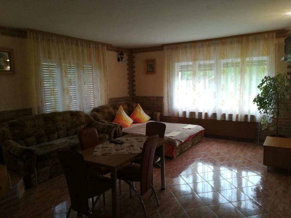 Pensiunea Colt Alb Baile Homorod Exterior photo
